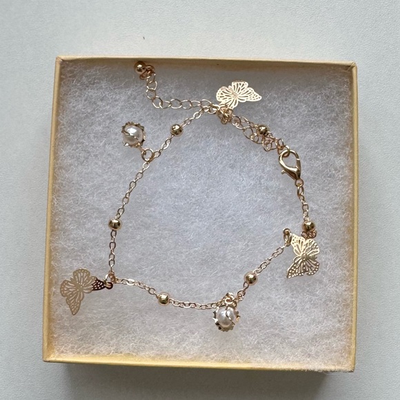 Gold-Plated Bracelet with Butterfly Charms and Imitation Pearls - Picture 1 of 4